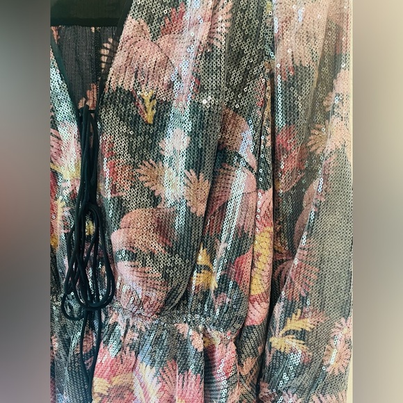 Ted Baker Juudie Black/Purple Floral Sequin Bishop Sleeve Tie Front Top Size 0 - Picture 4 of 4